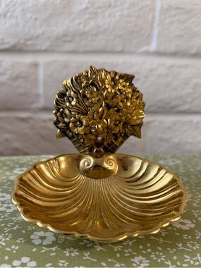Vintage Hollywood Regency Shell Shaped Brass Look Soap Dish Wall Mount Floral